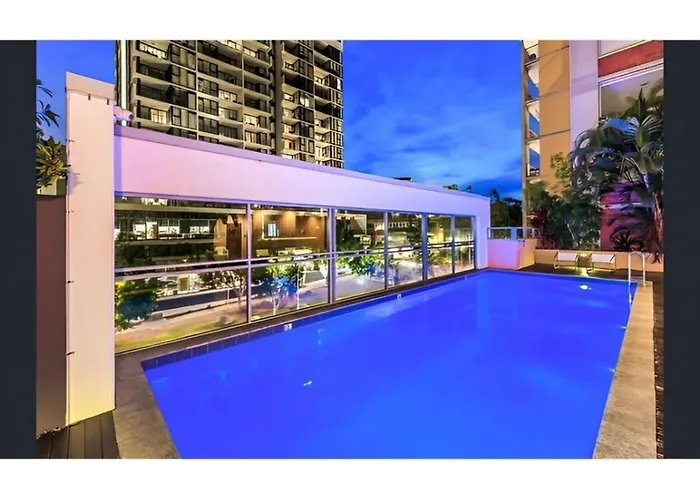 2-Bed Near Brisbane Cbd With Pool Sauna & Bbq